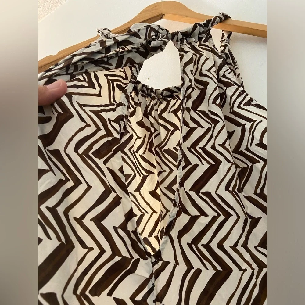 Marni by H&M stunning 100% silk halter style, peak of your back and tie closure. - Picture 7 of 10